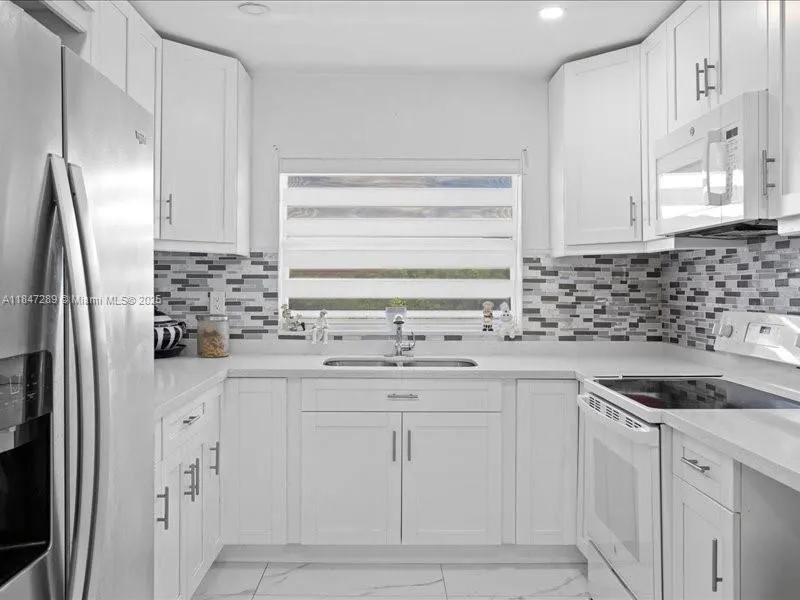 9330 Sunrise Lakes Blvd, #304