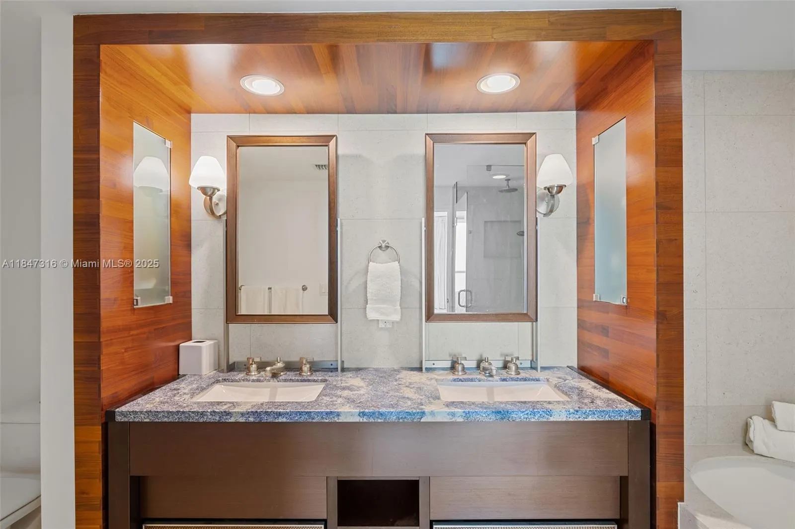 6799 Collins Ave, #1002