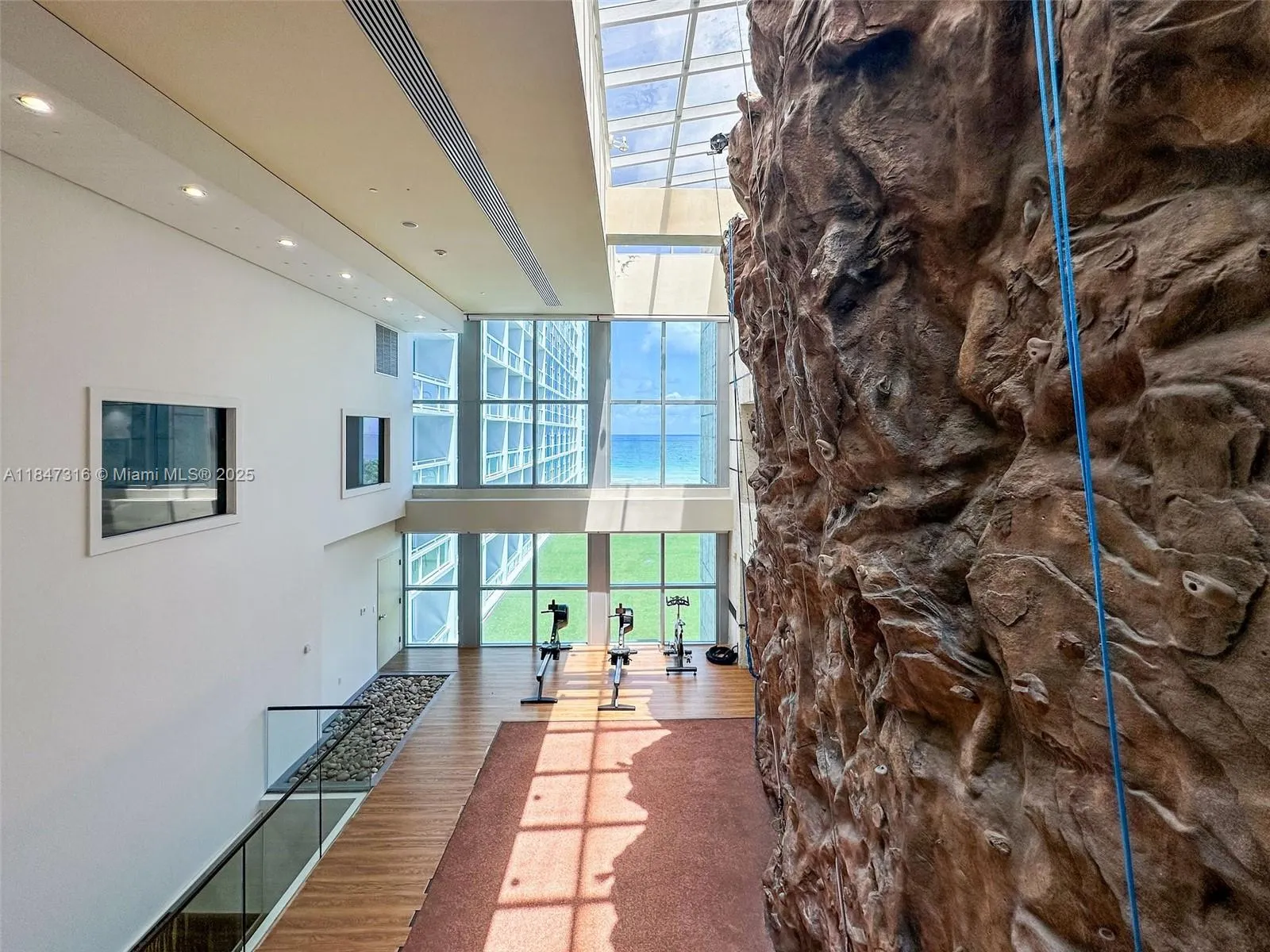 6799 Collins Ave, #1002