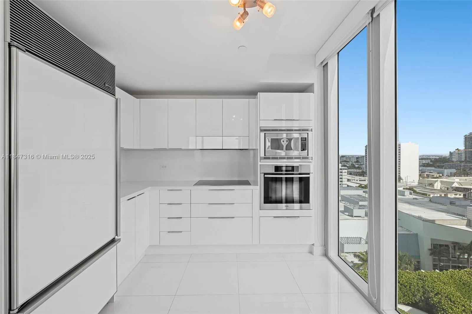 6799 Collins Ave, #1002