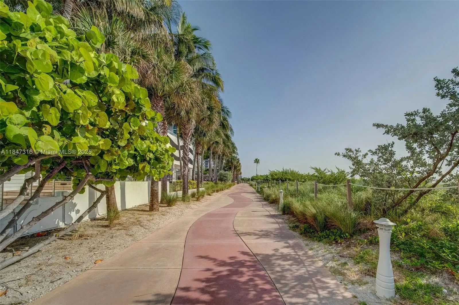 6799 Collins Ave, #1002