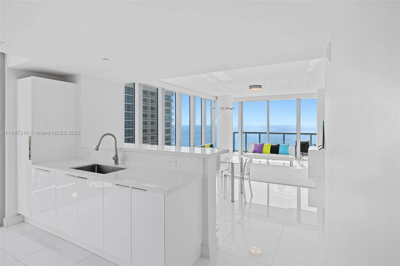 6799 Collins Ave, #1002