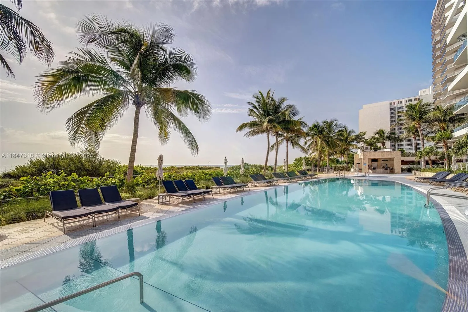 6799 Collins Ave, #1002