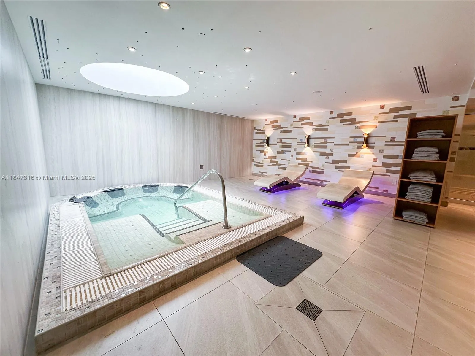 6799 Collins Ave, #1002