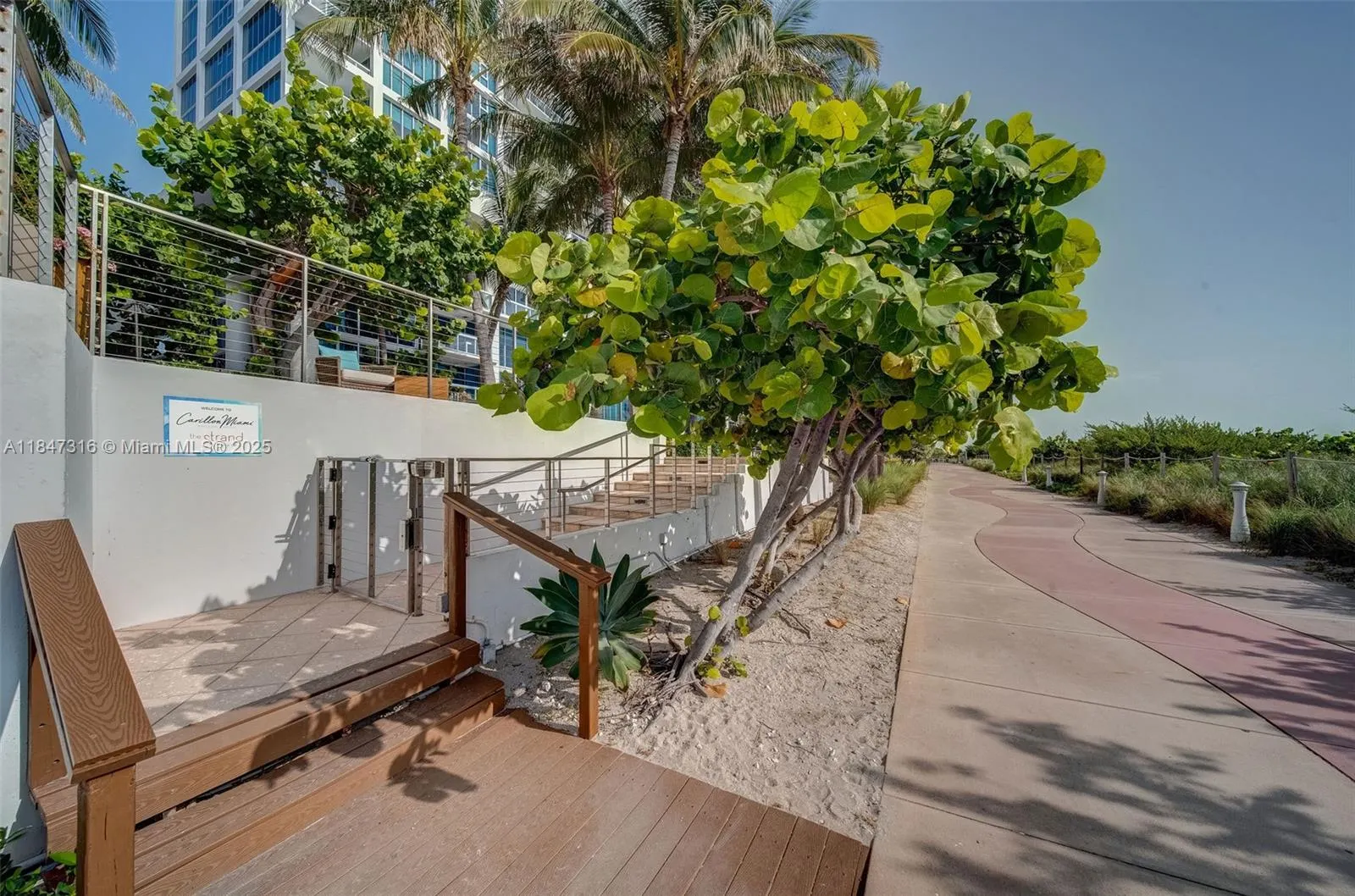 6799 Collins Ave, #1002