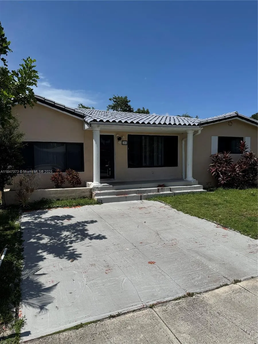 281 NE 169th St