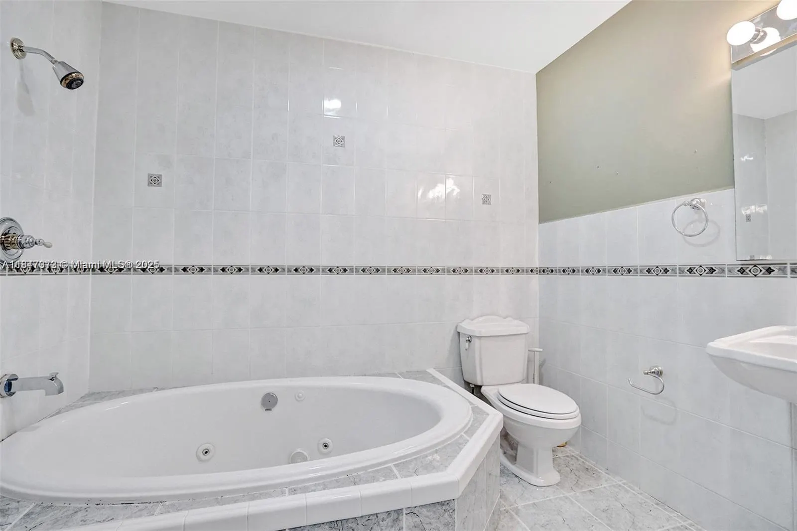 281 NE 169th St