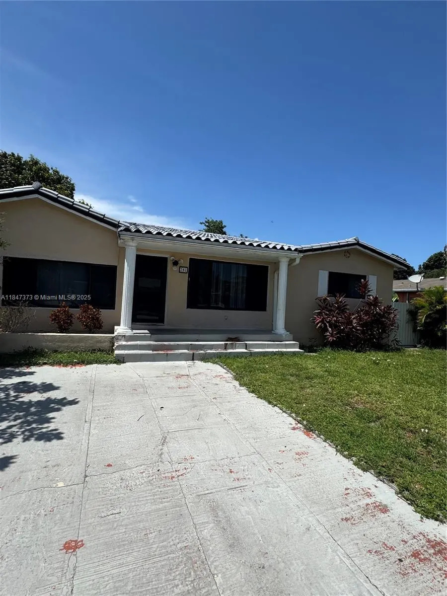 281 NE 169th St