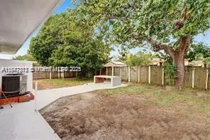 281 NE 169th St