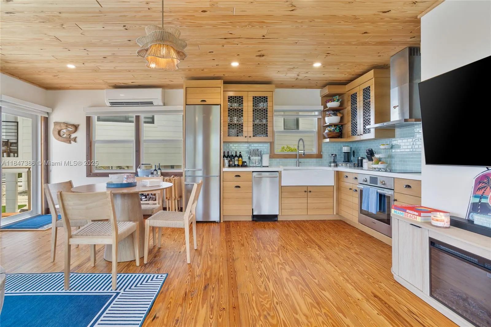 235 Tavernier Dr