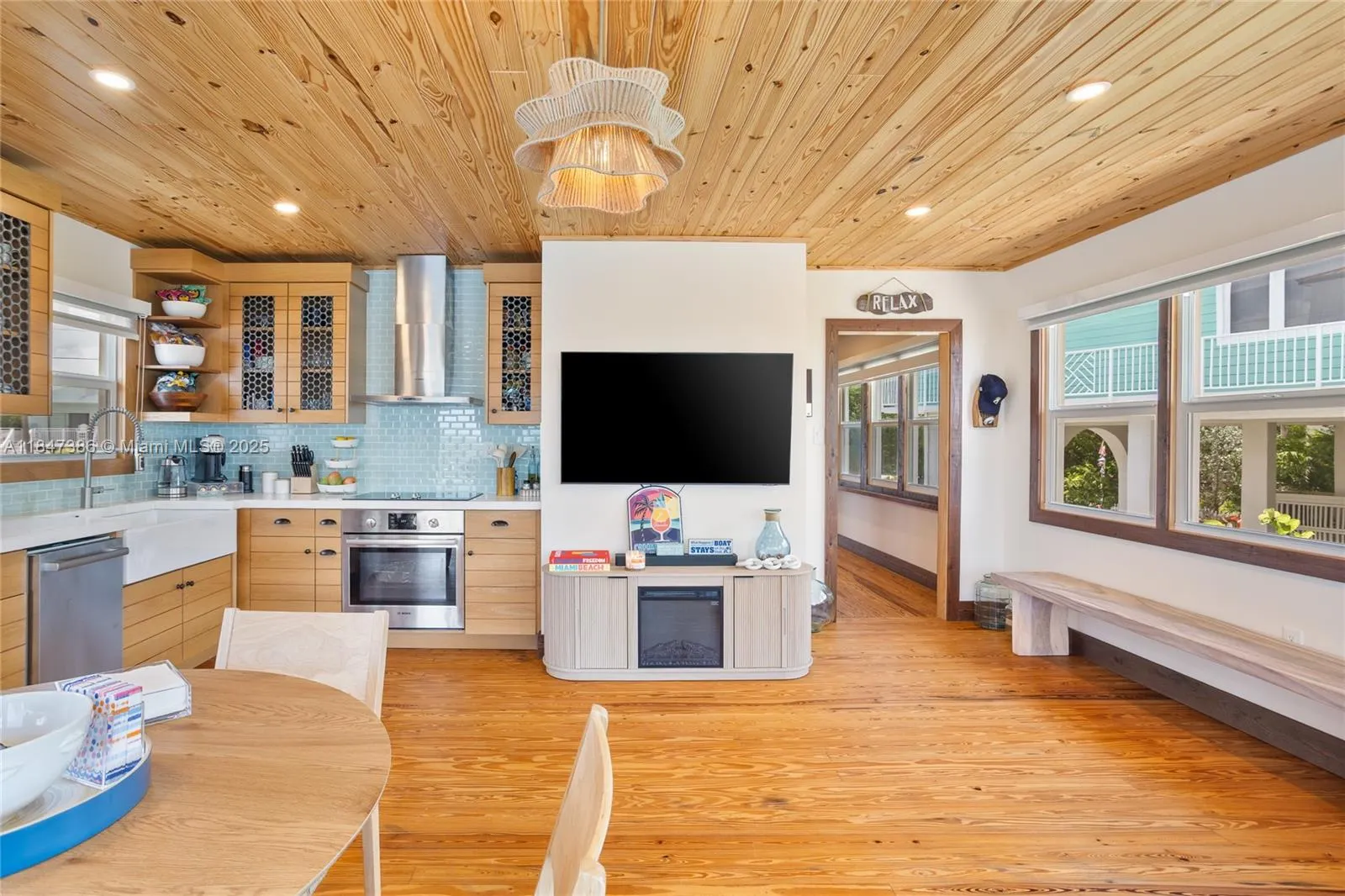 235 Tavernier Dr