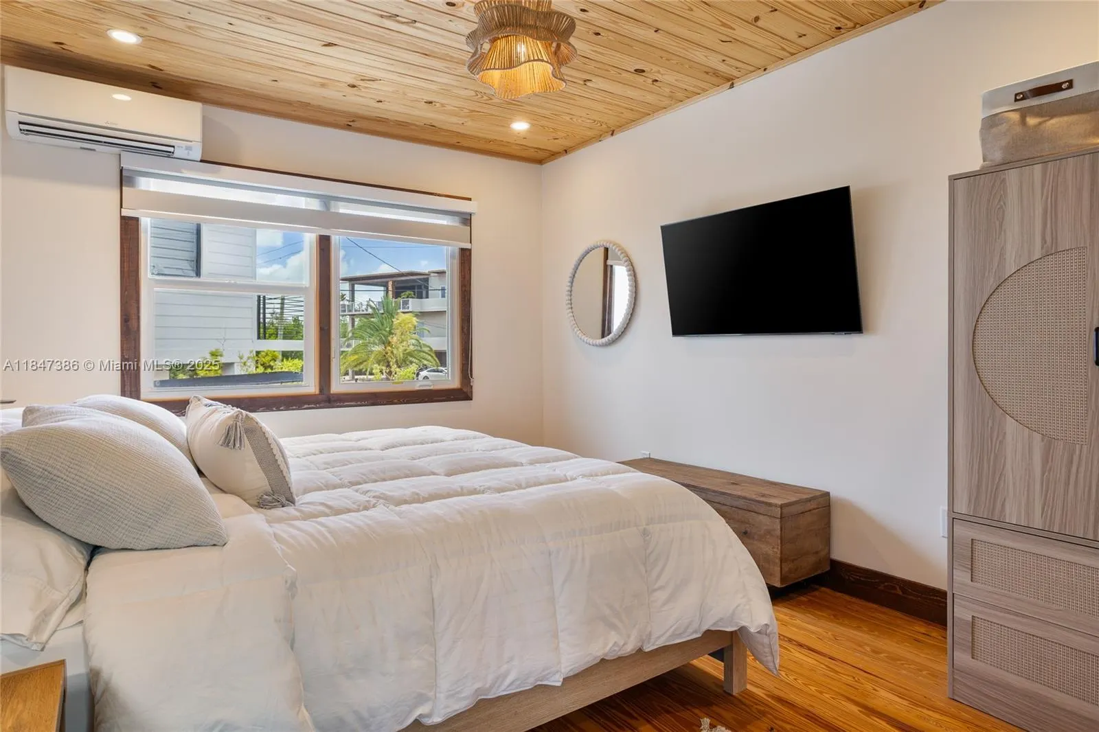 235 Tavernier Dr