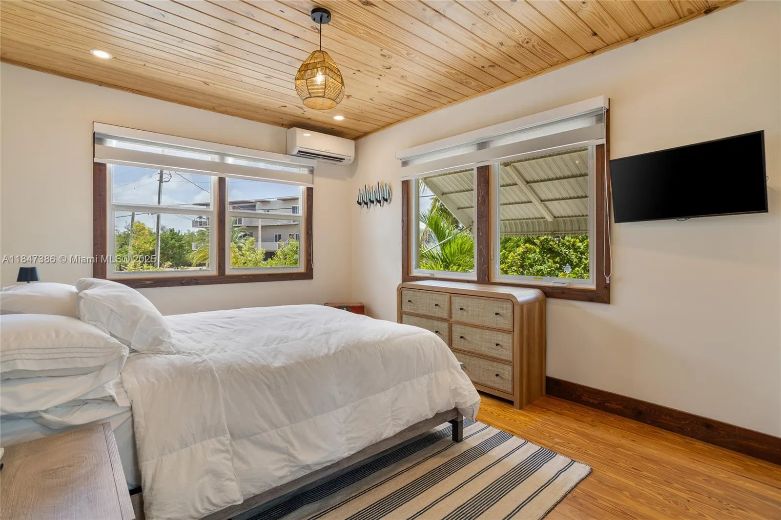 235 Tavernier Dr