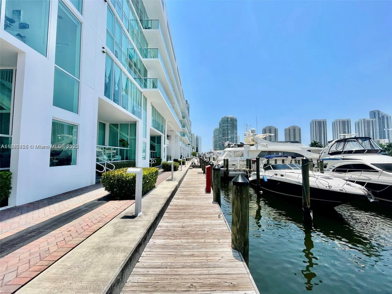 400 Sunny Isles Blvd Dd 204