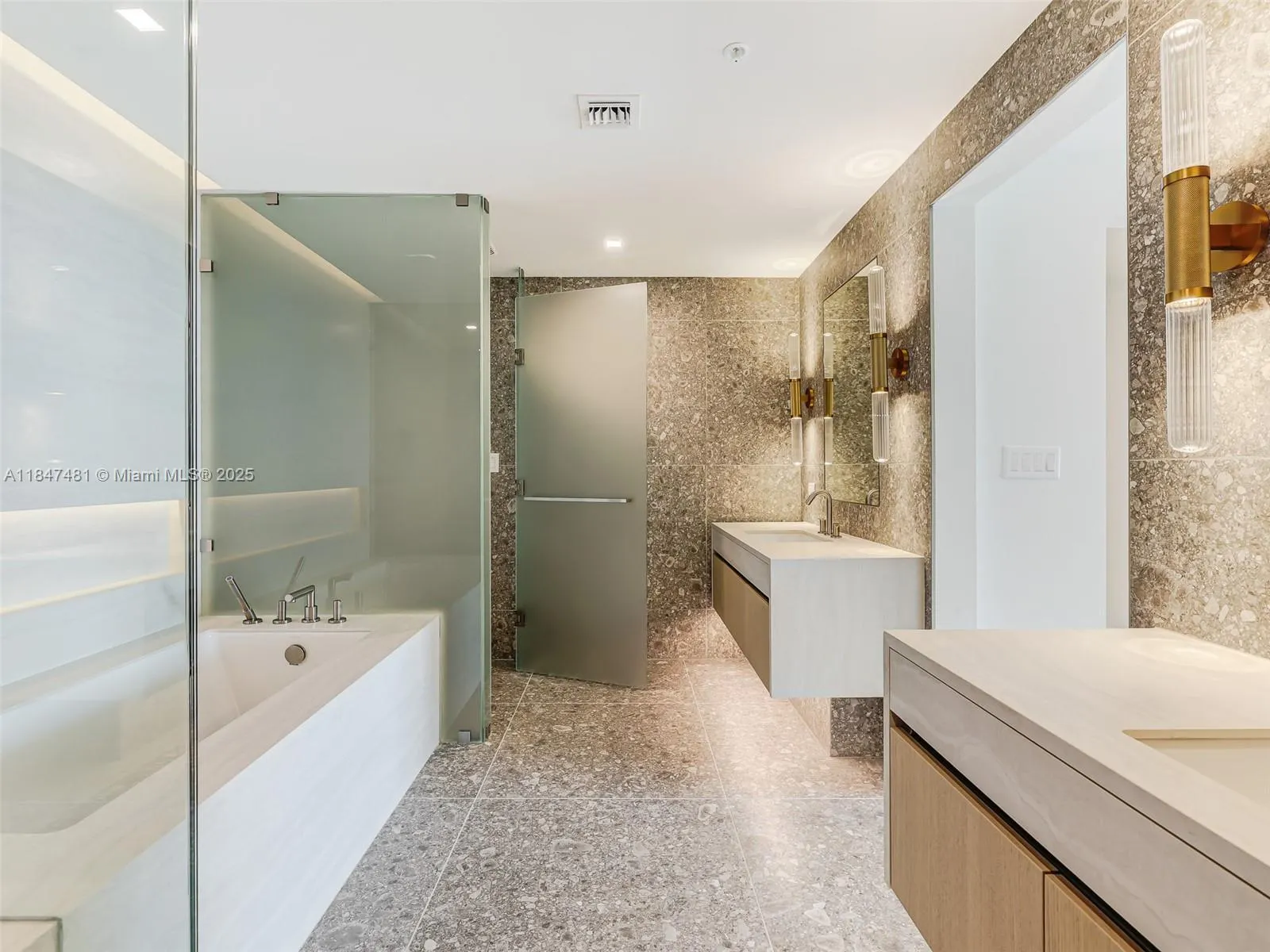900 N Ocean Blvd, #705