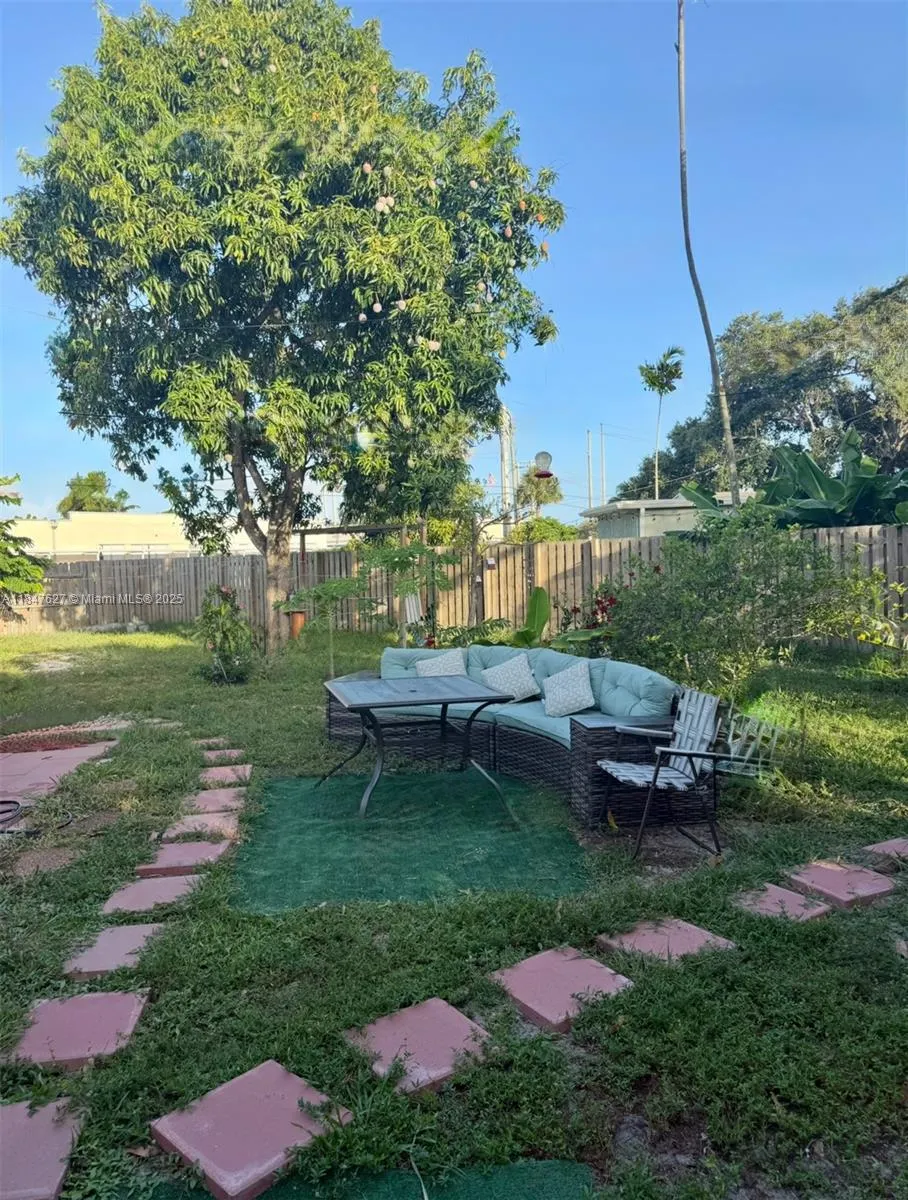 800 SW 26th Ct