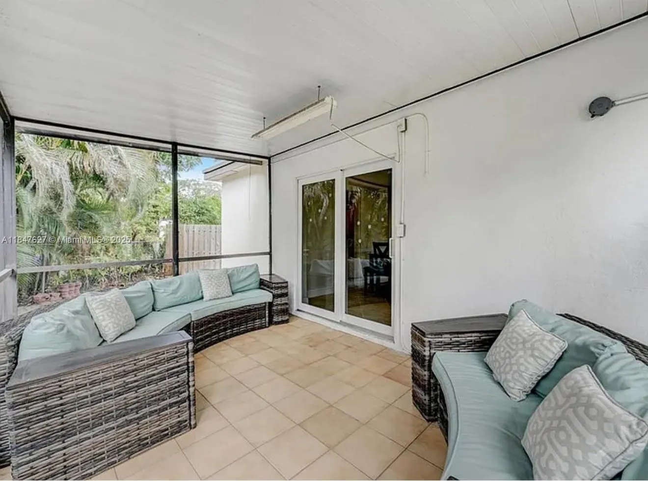 800 SW 26th Ct