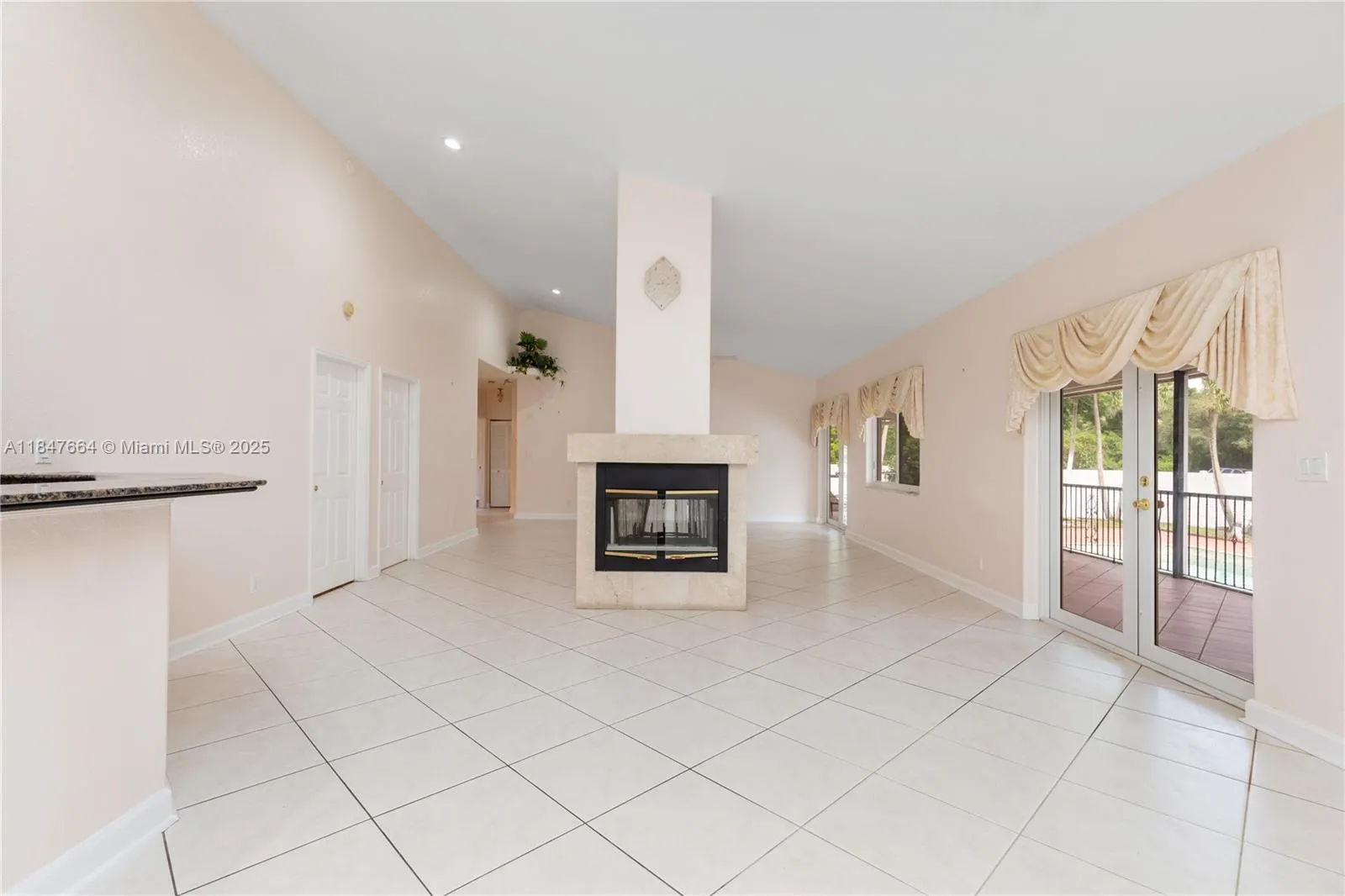 424 Bayberry Dr