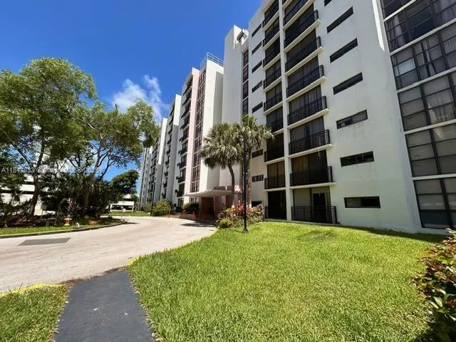 16909 N Bay Rd, #320
