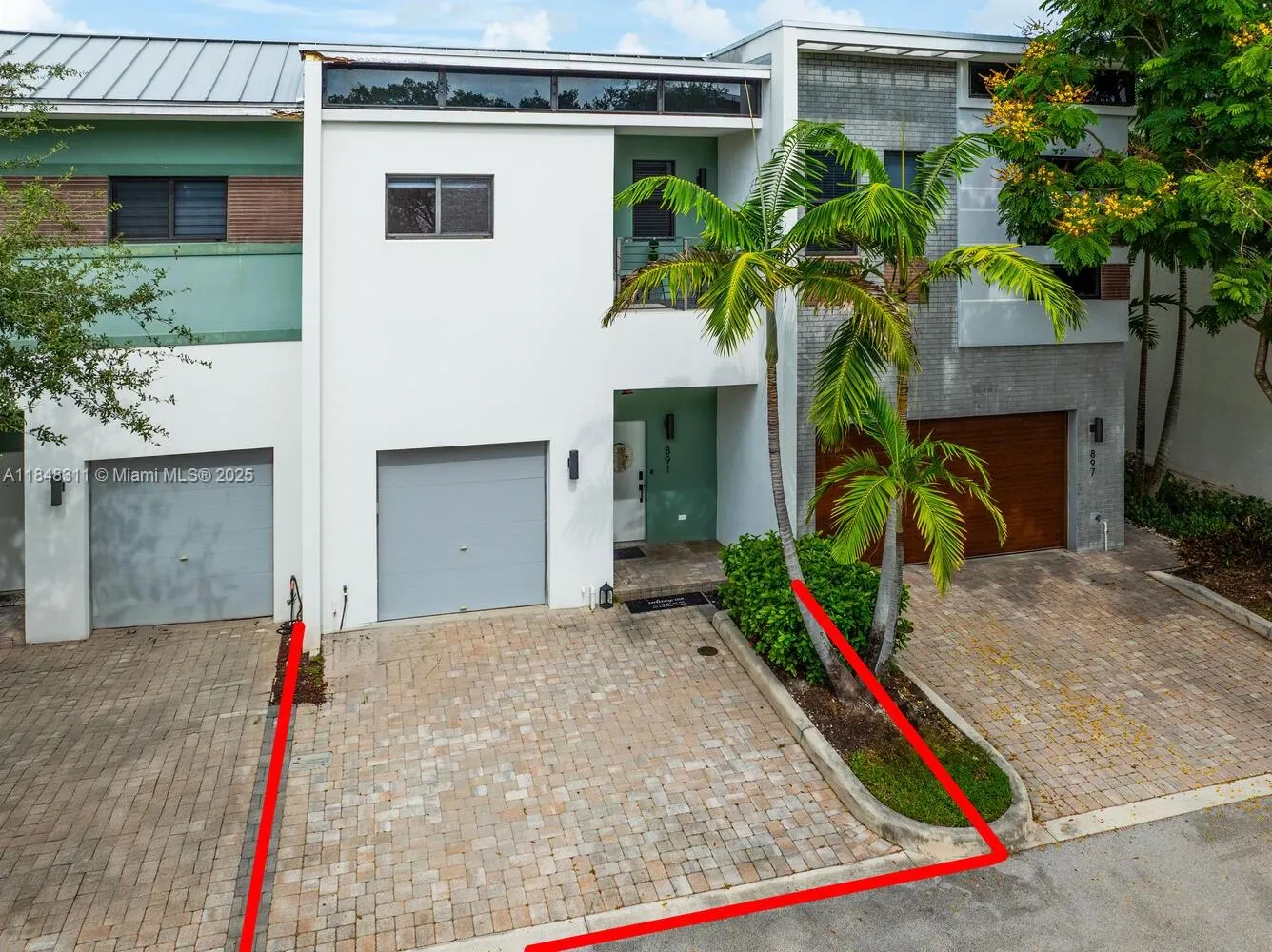 891 NW 45th Ter