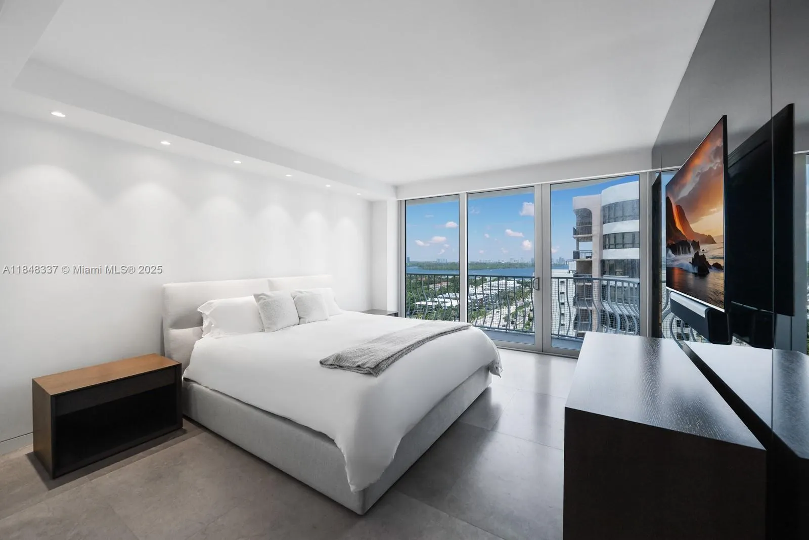 10155 Collins Ave, #1710