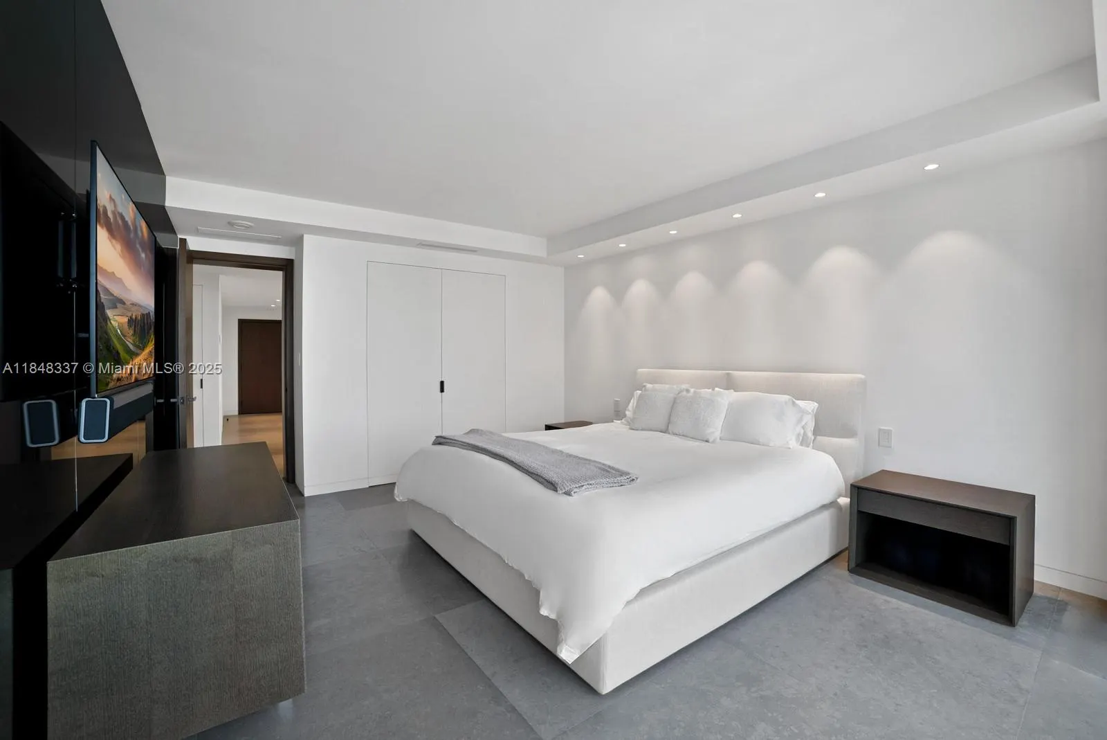 10155 Collins Ave, #1710