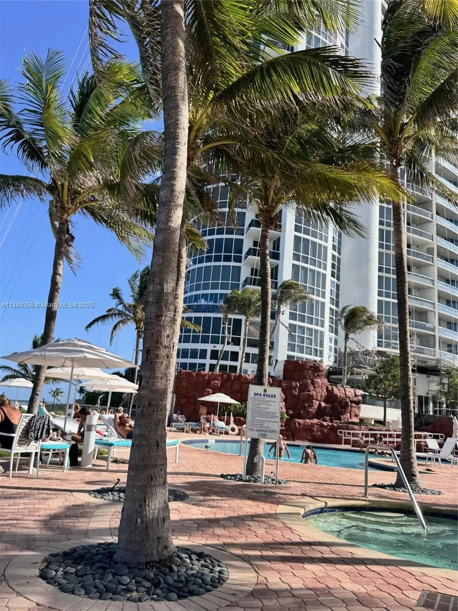 18201 Collins Ave, #604