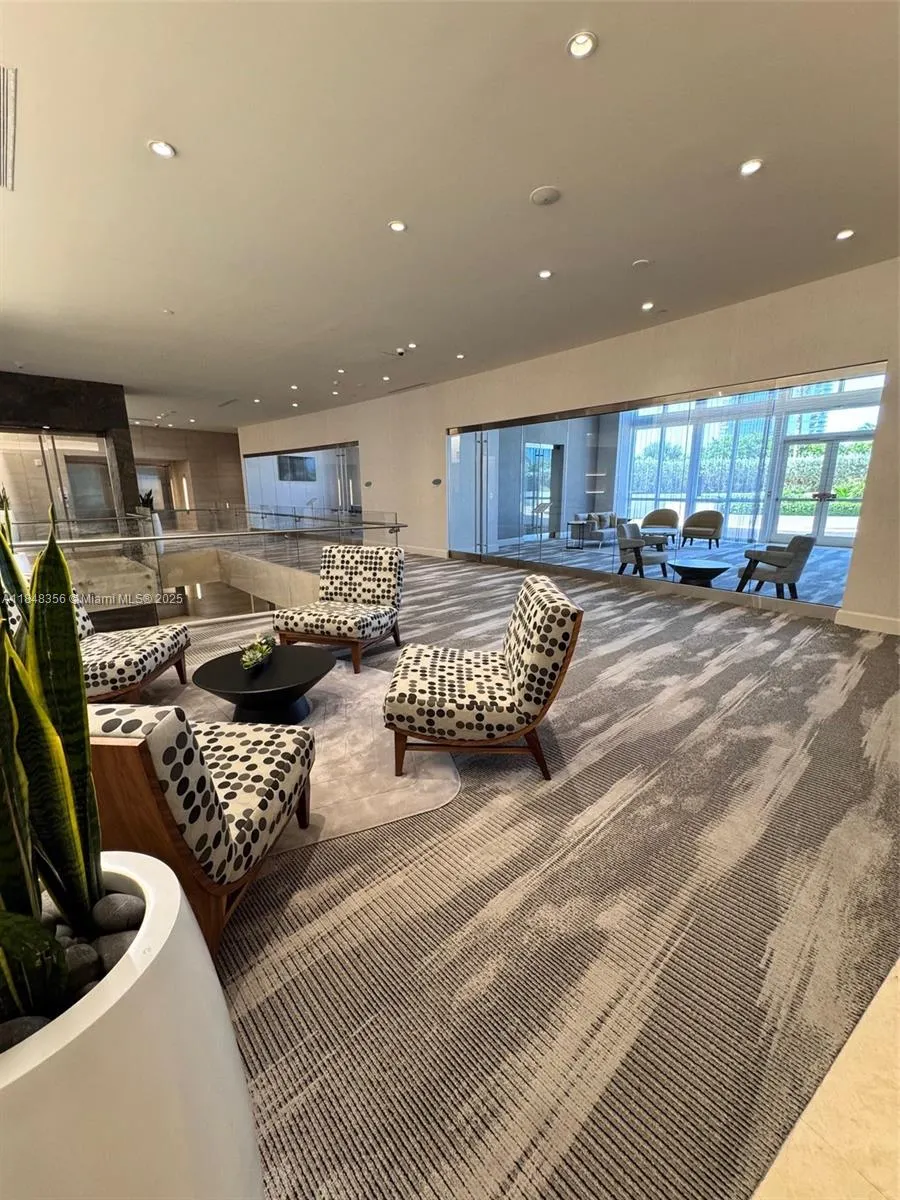 18201 Collins Ave, #604