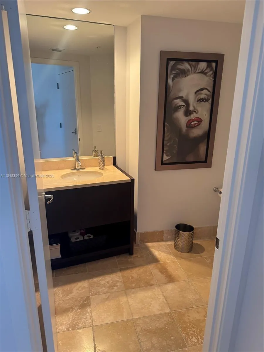 18201 Collins Ave, #604
