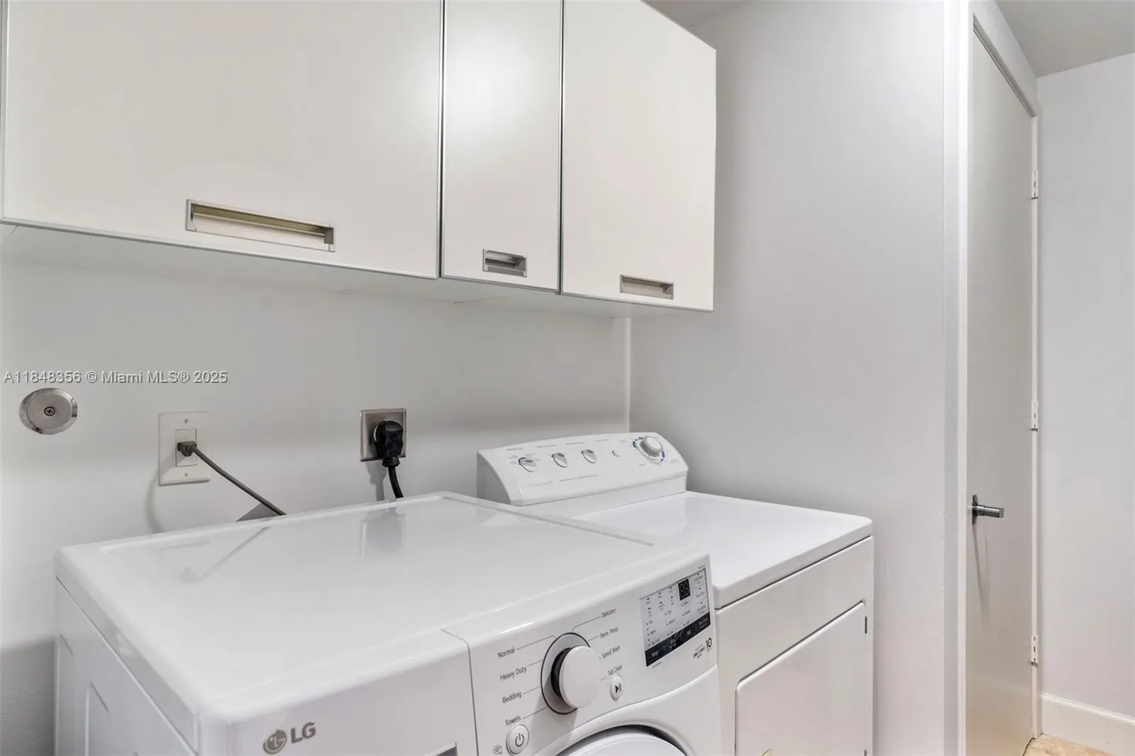 18201 Collins Ave, #604