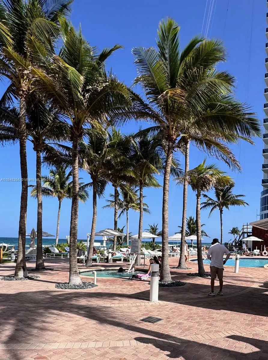 18201 Collins Ave, #604