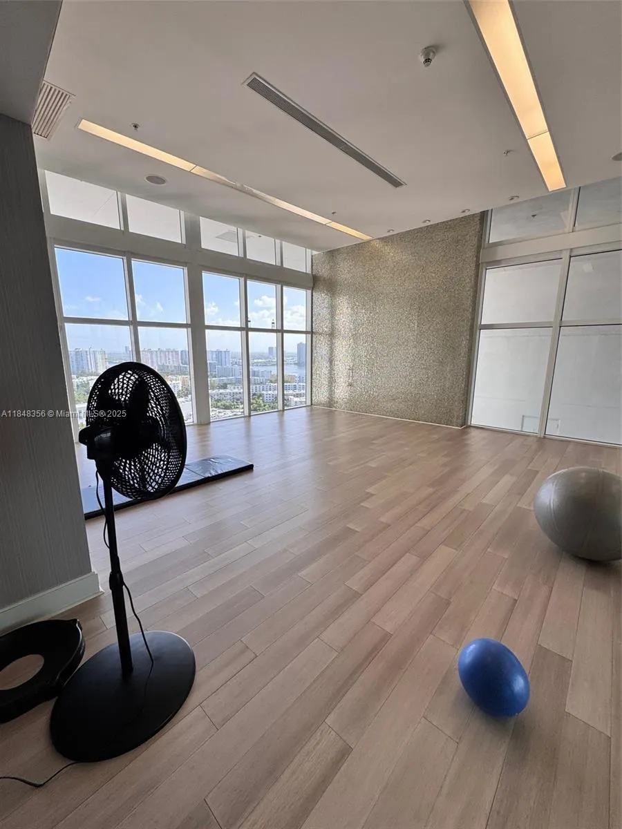 18201 Collins Ave, #604