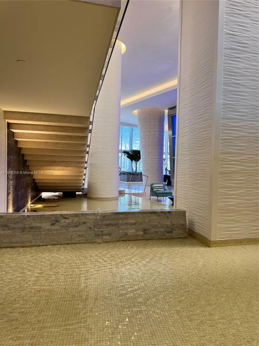 18201 Collins Ave, #604
