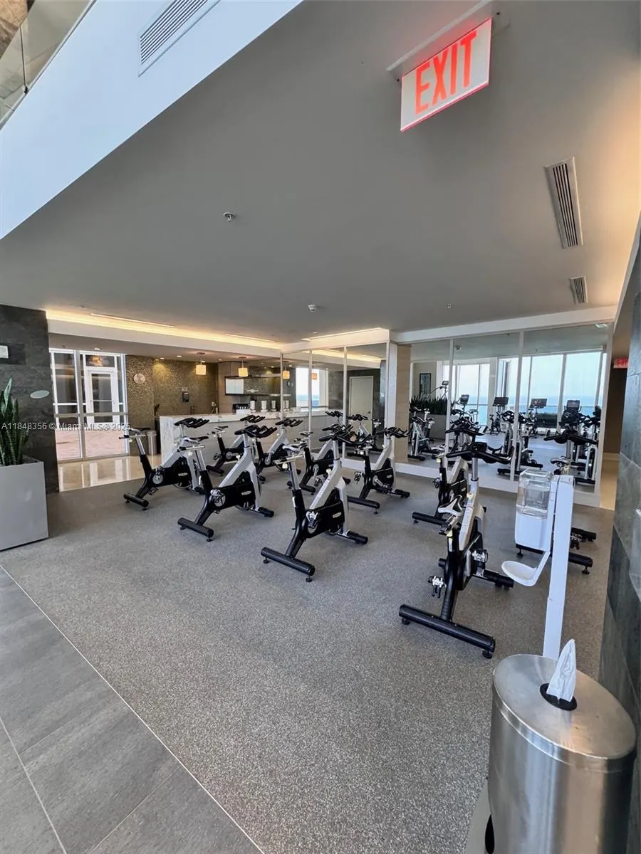 18201 Collins Ave, #604