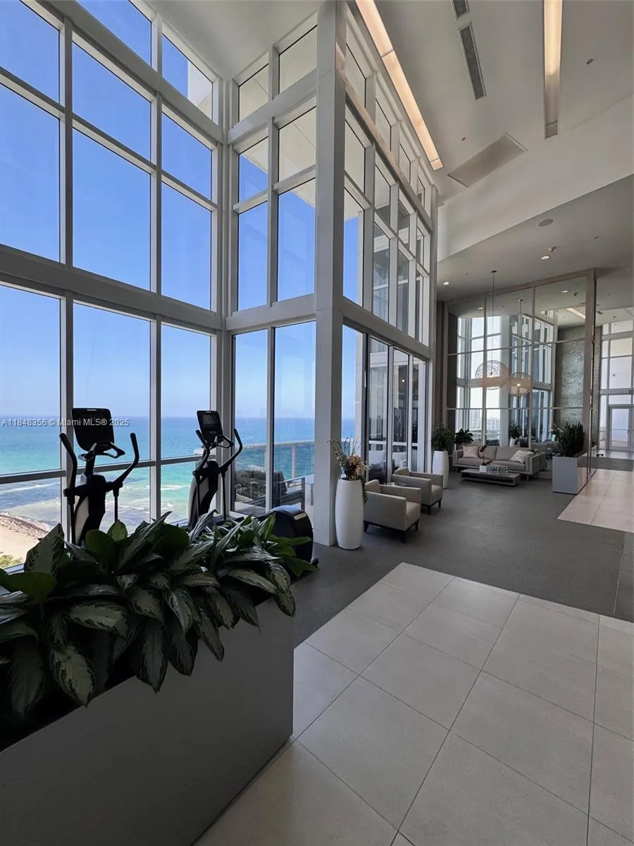 18201 Collins Ave, #604