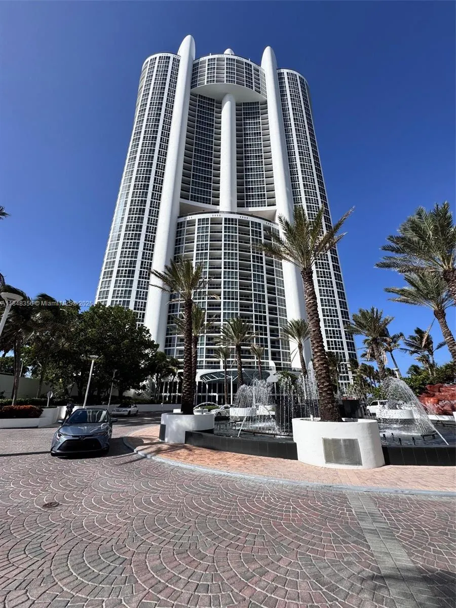18201 Collins Ave, #604