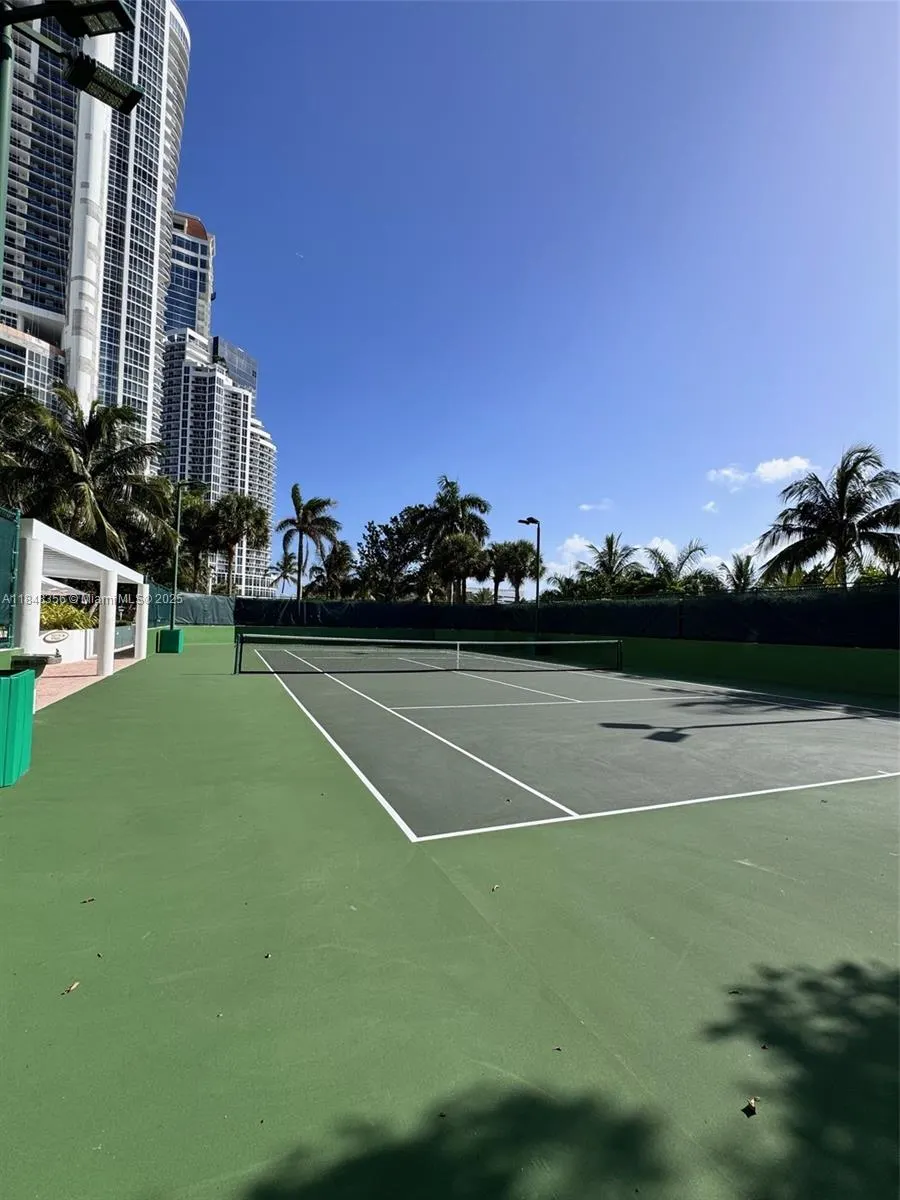 18201 Collins Ave, #604