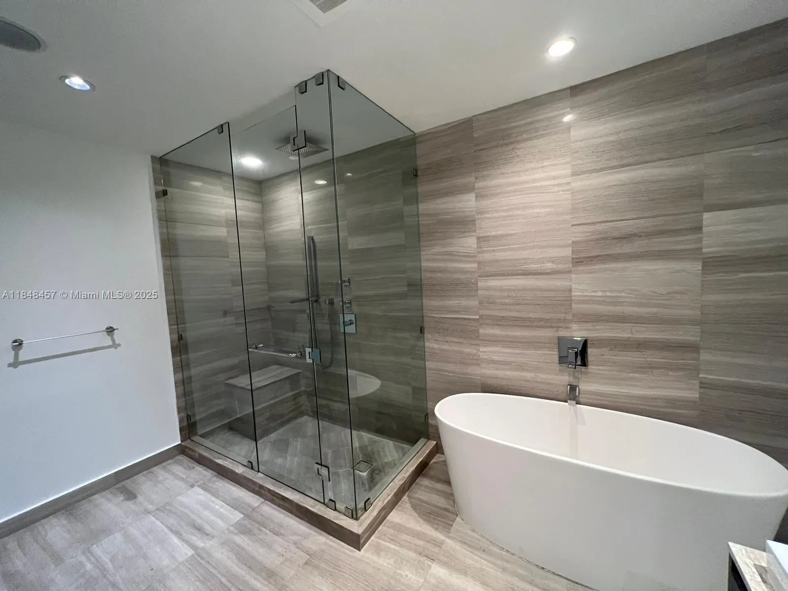 3250 NE 188 St, #403