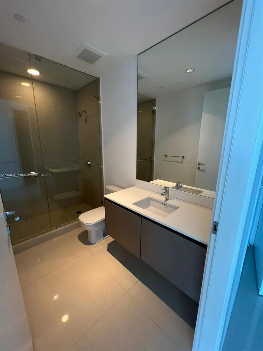 3250 NE 188 St, #403