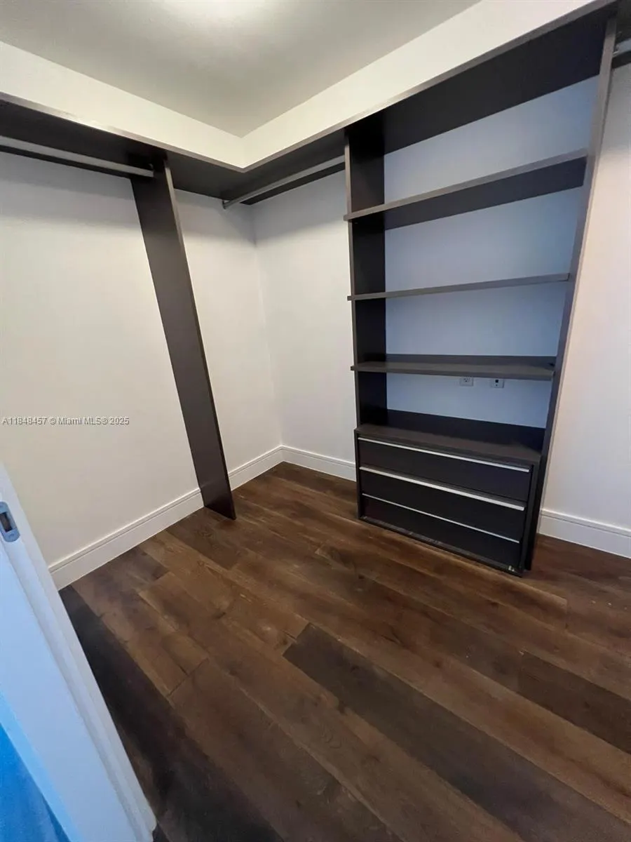 3250 NE 188 St, #403