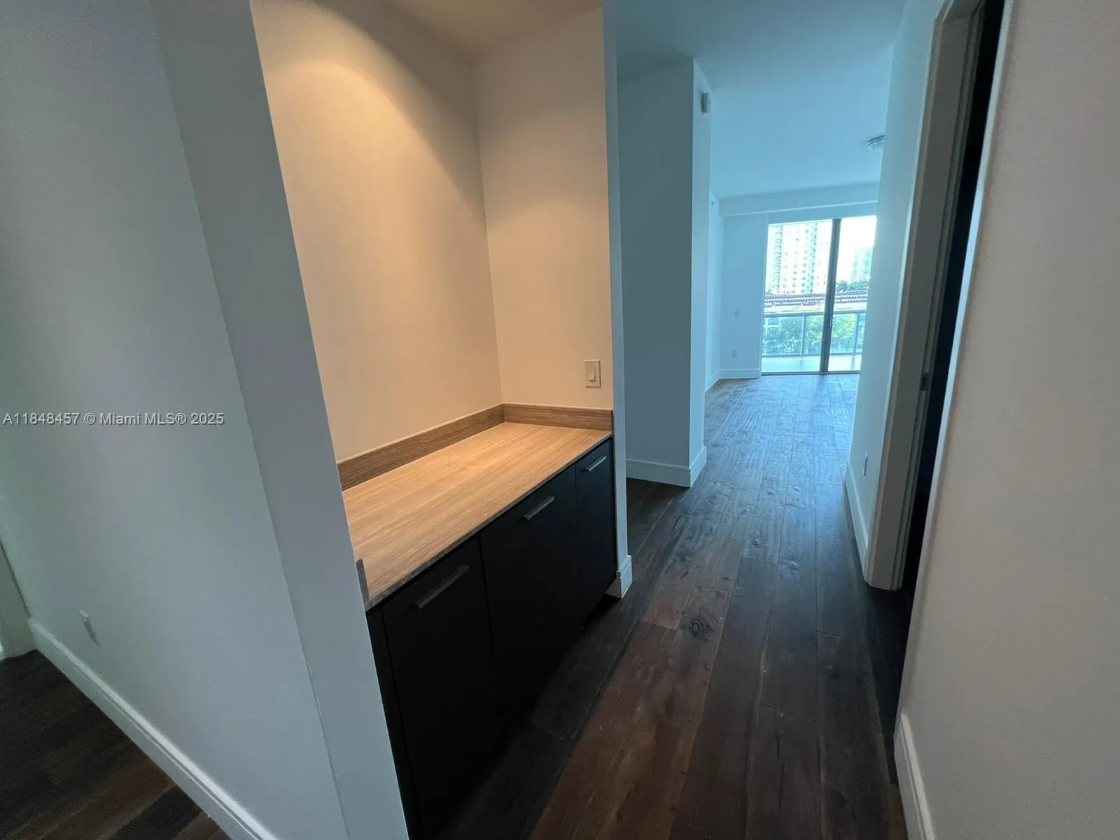 3250 NE 188 St, #403