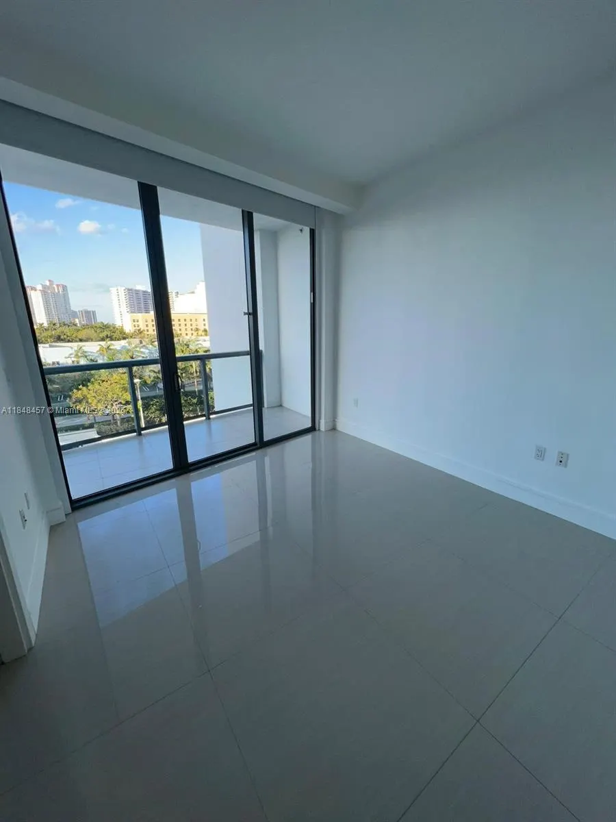 3250 NE 188 St, #403