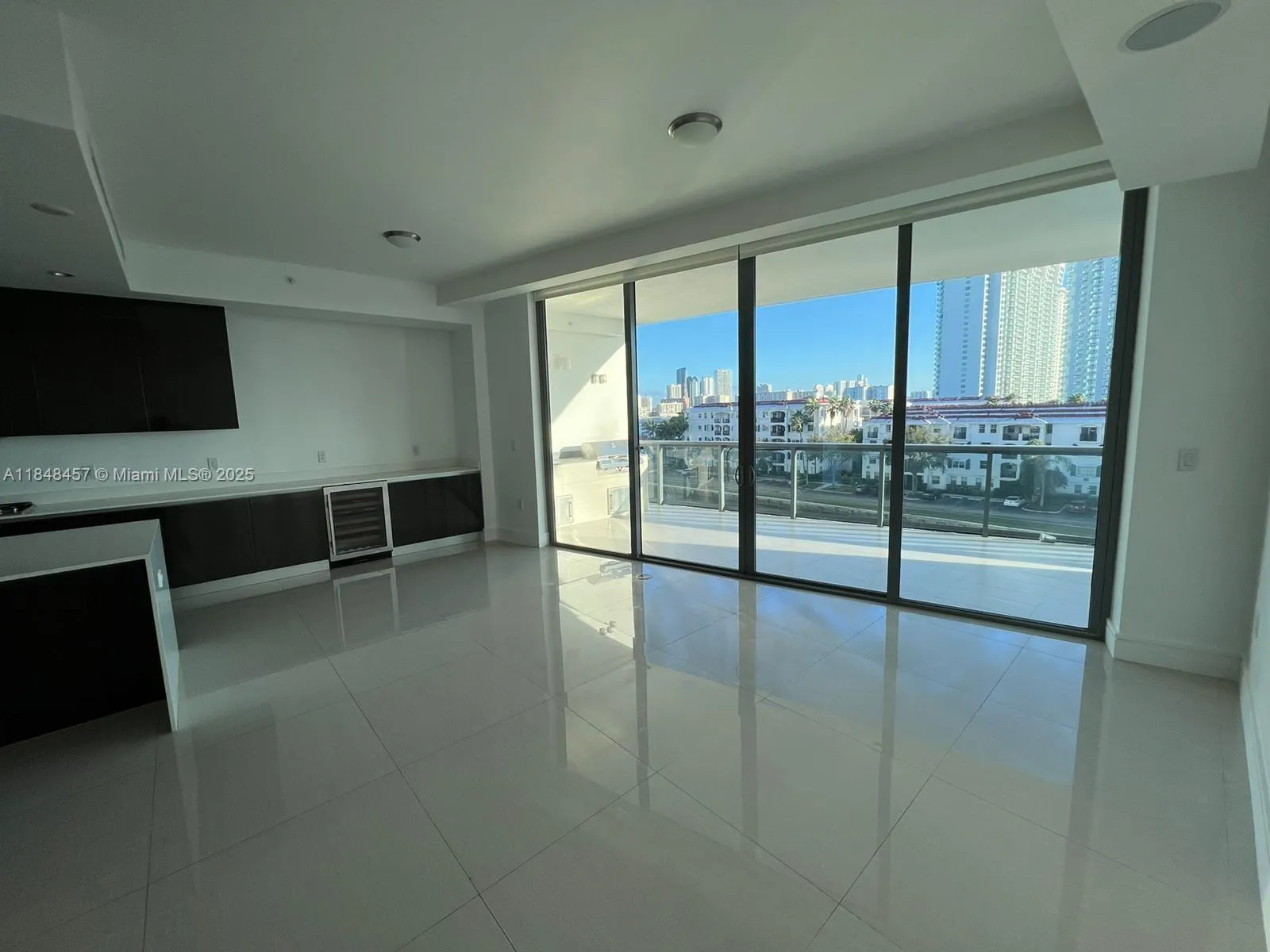 3250 NE 188 St, #403
