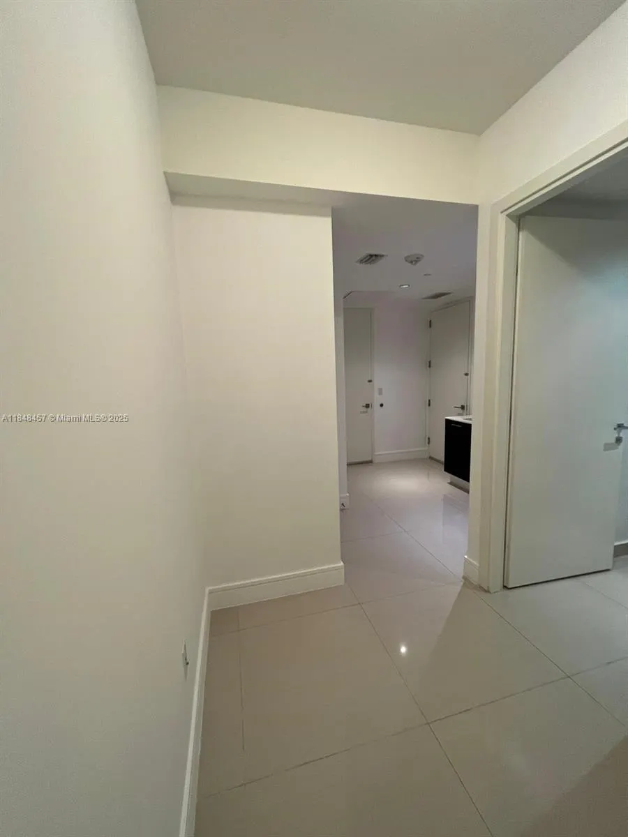 3250 NE 188 St, #403