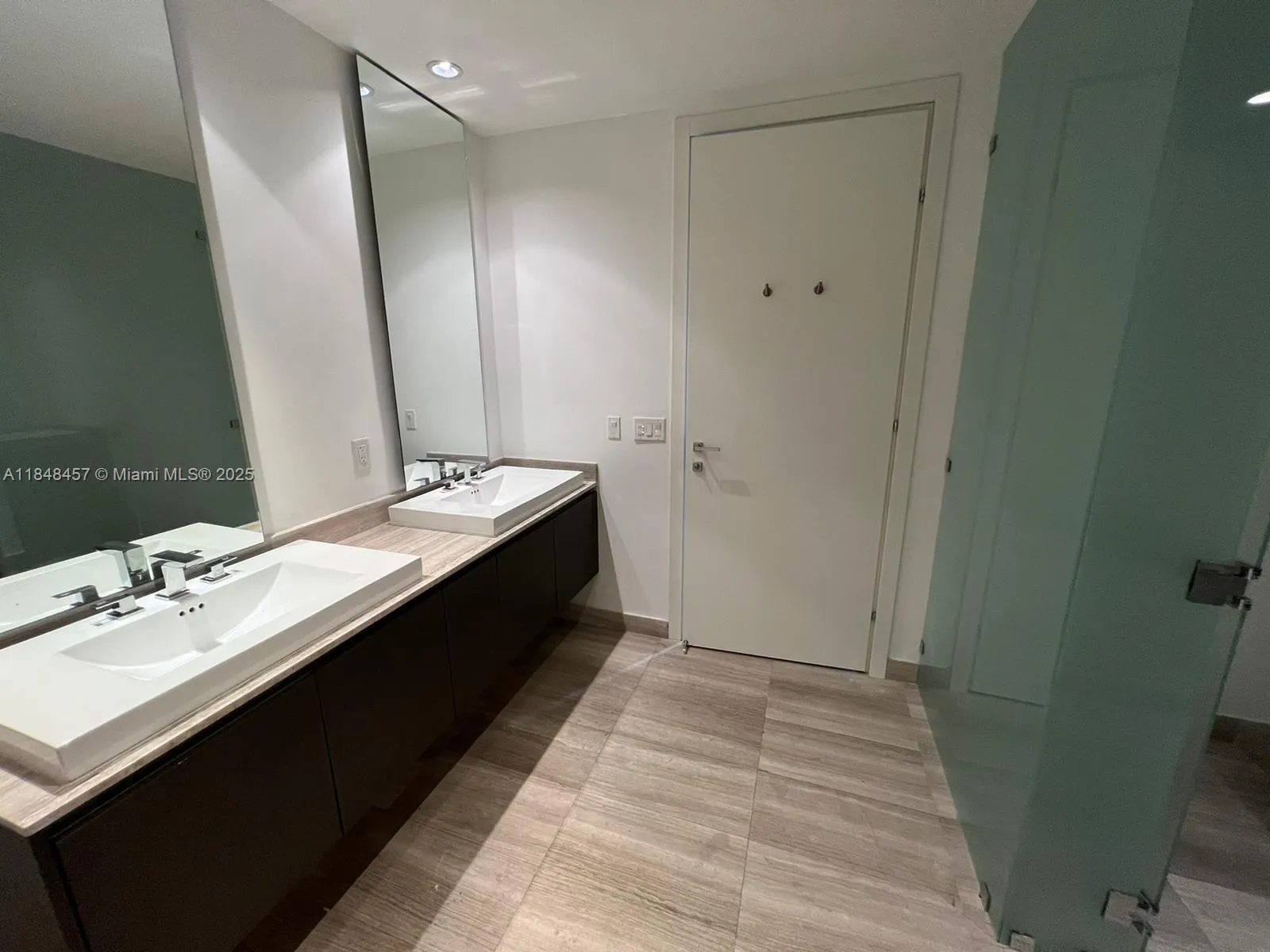 3250 NE 188 St, #403