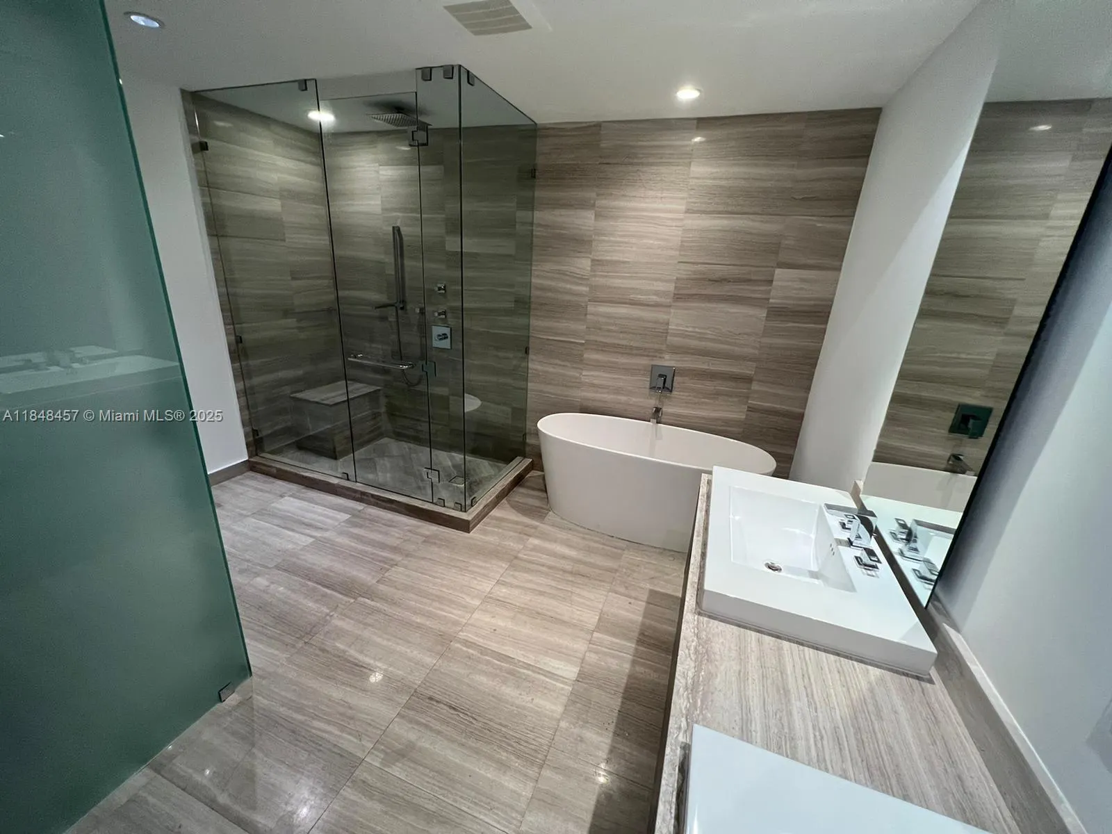 3250 NE 188 St, #403