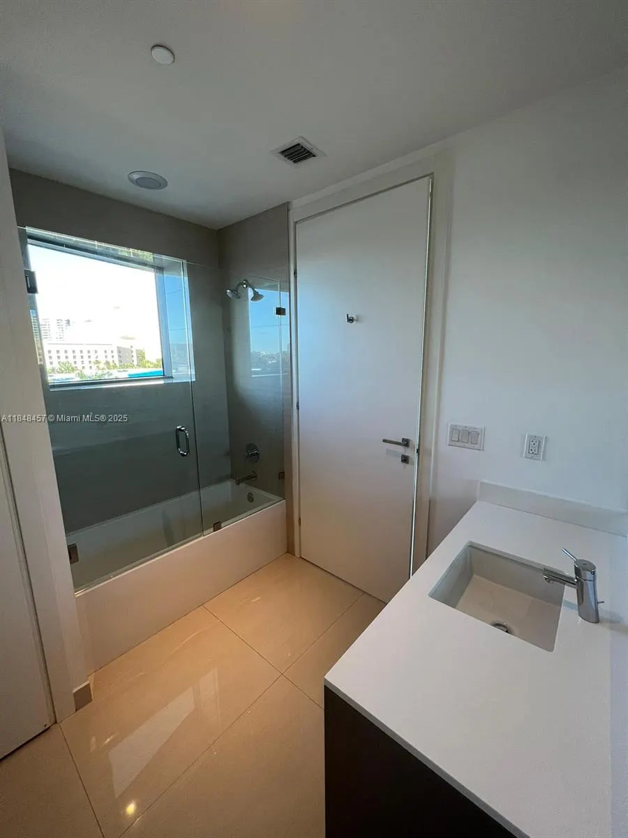 3250 NE 188 St, #403