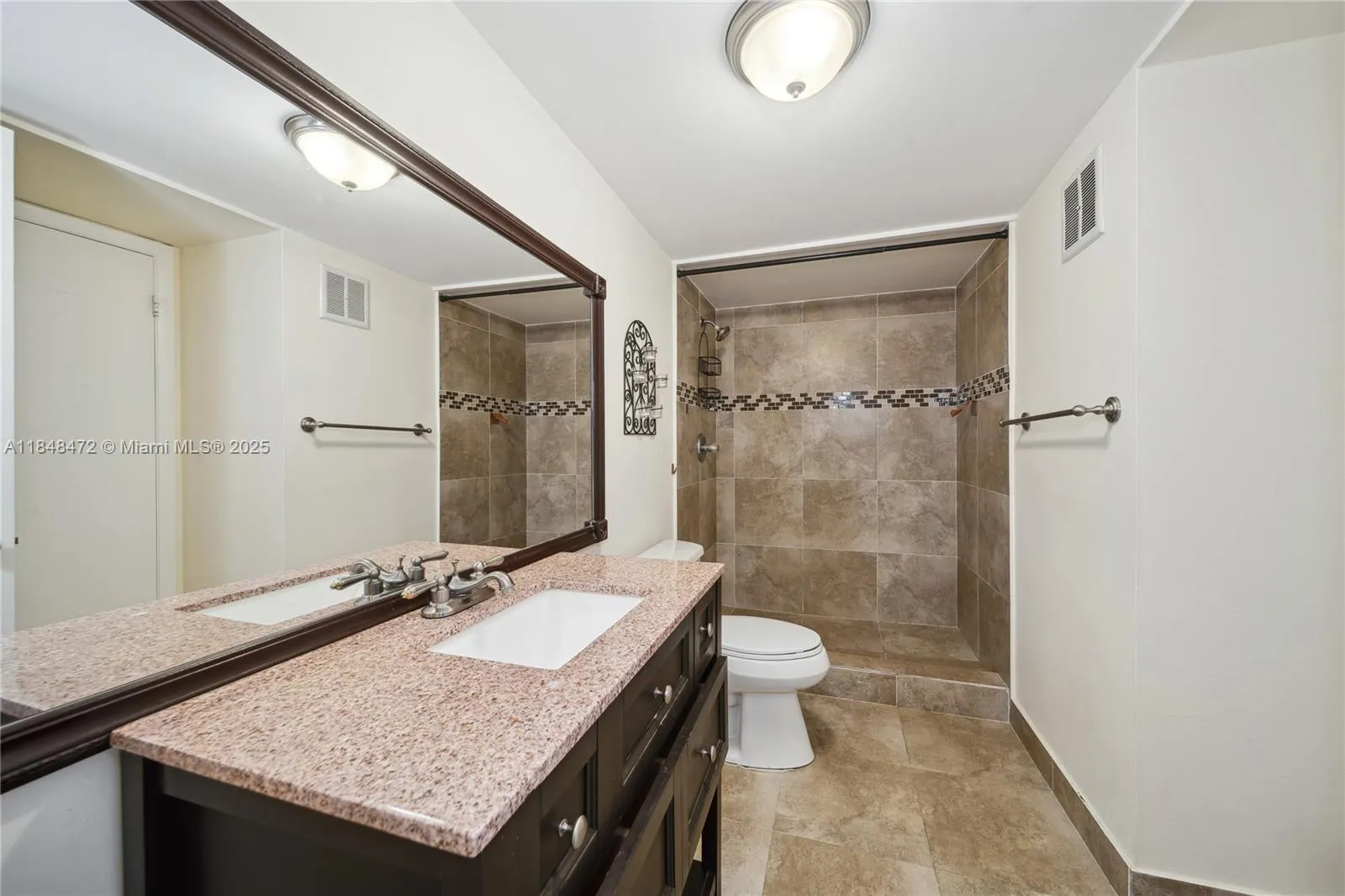 100 Lakeview Dr, #202
