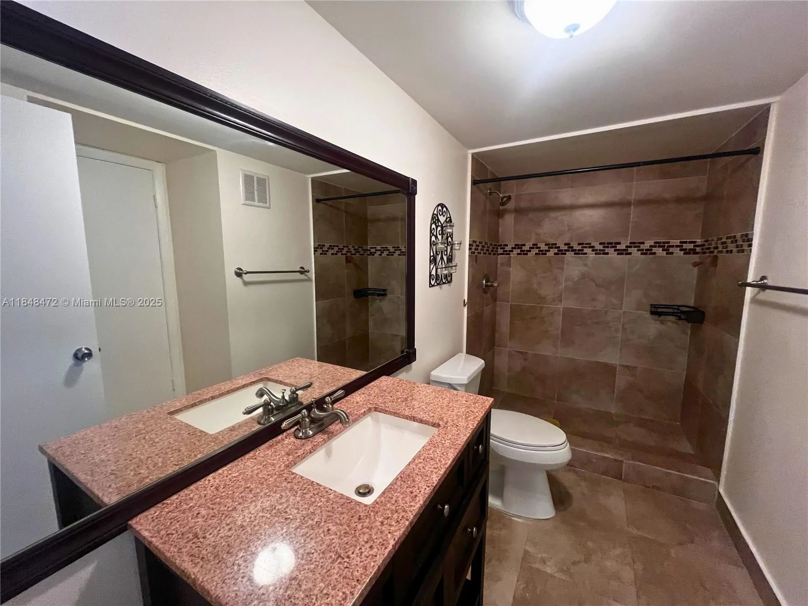 100 Lakeview Dr, #202