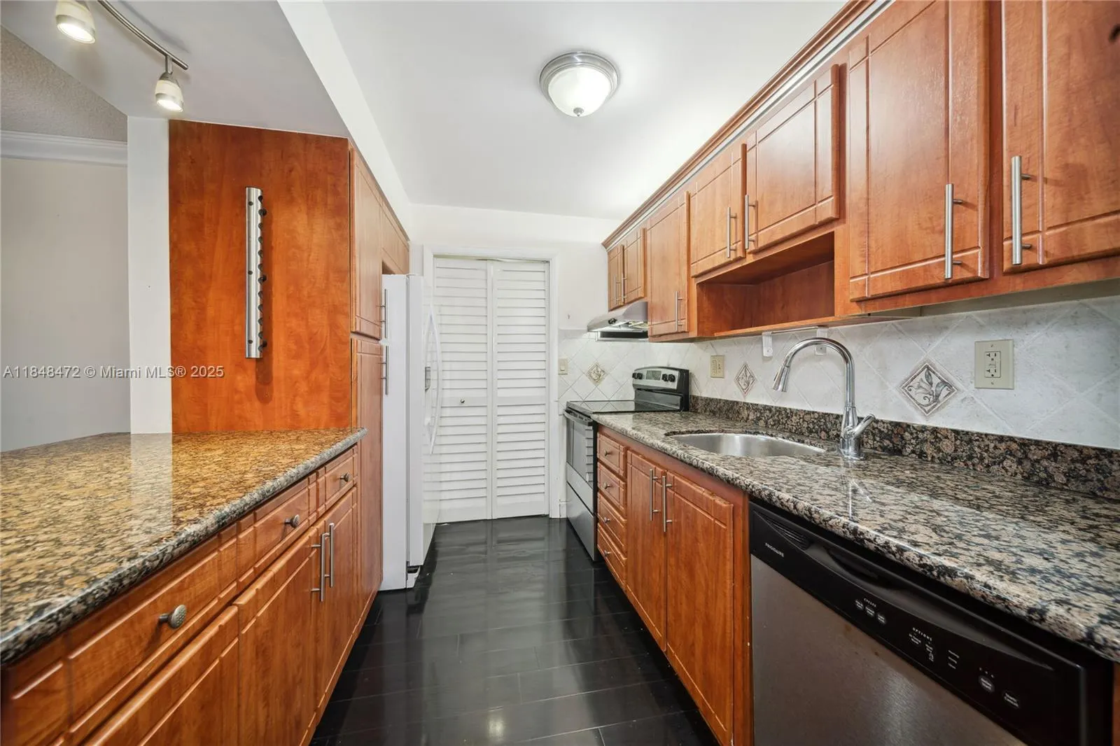 100 Lakeview Dr, #202